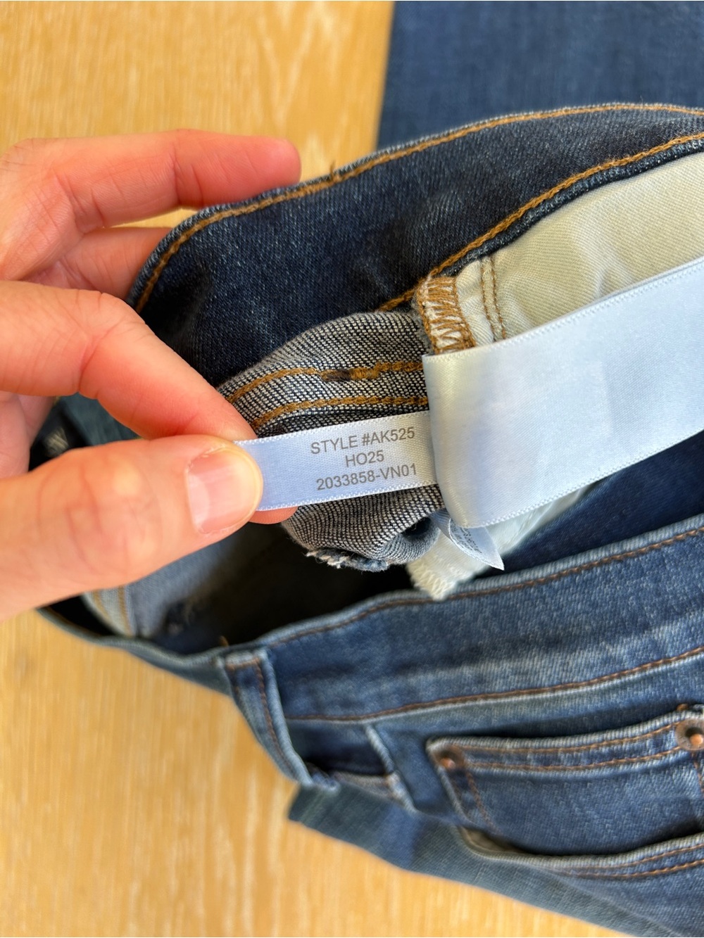 J.Crew 9" Mid-Rise Skinny Jeans Signature Stretch - 26 - Picture 7 of 8